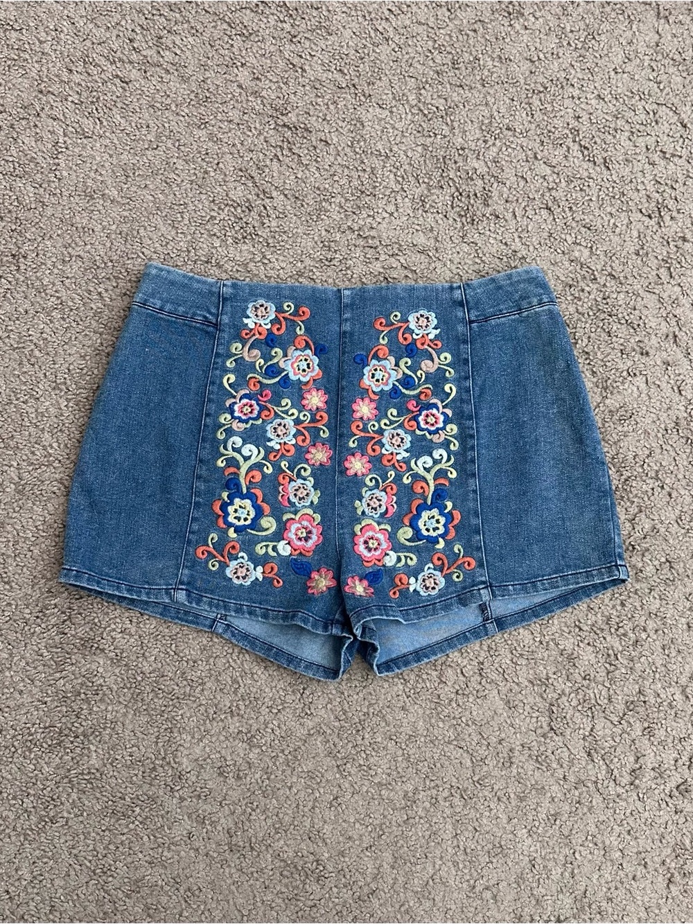 En Creme Embroidered Denim High-Waist Shorts Womens L